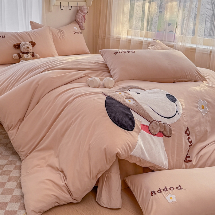 91家纺网 家纺一手货源 找家纺 橘子家 2026新款卡通绣花四件套 帕皮狗