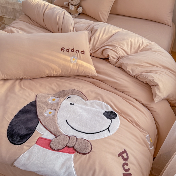 91家纺网 家纺一手货源 找家纺 橘子家 2026新款卡通绣花四件套 帕皮狗