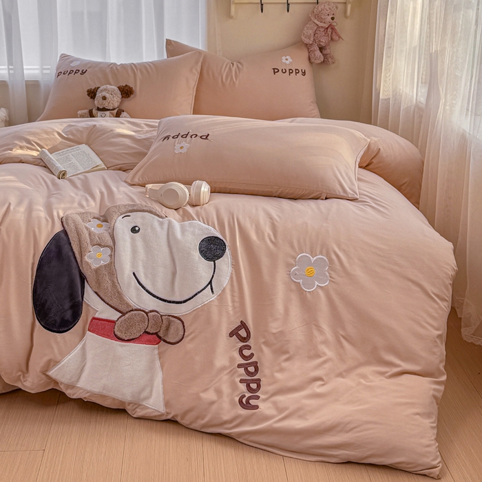 91家纺网 家纺一手货源 找家纺 橘子家 2026新款卡通绣花四件套 帕皮狗