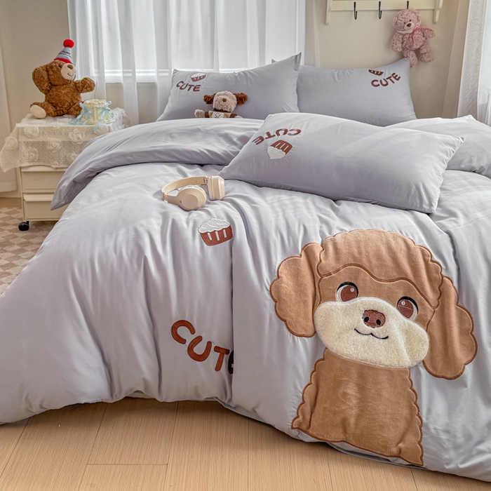 91家纺网 家纺一手货源 找家纺 橘子家 2026新款卡通绣花四件套 泰迪狗