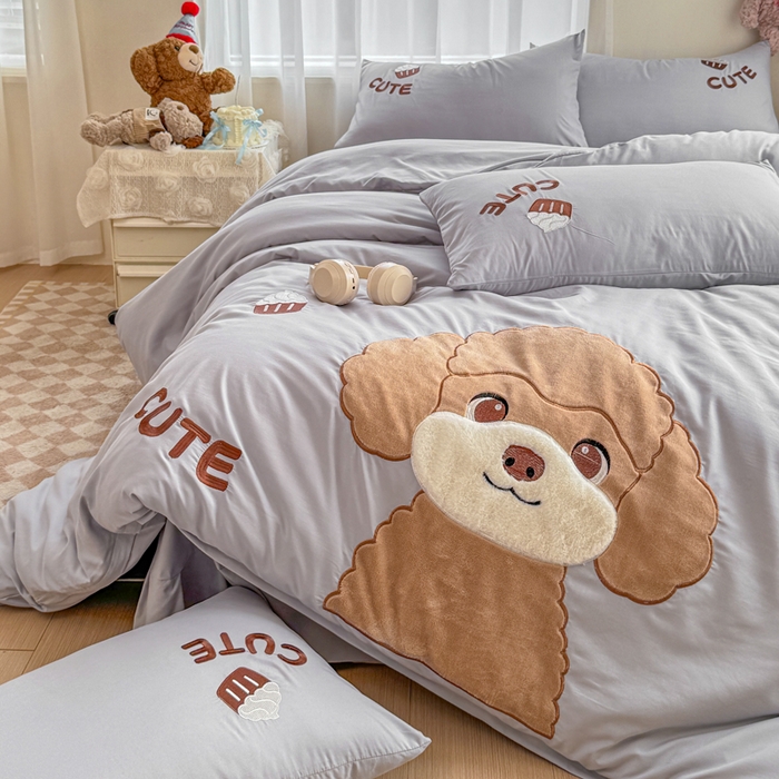 91家纺网 家纺一手货源 找家纺 橘子家 2026新款卡通绣花四件套 泰迪狗