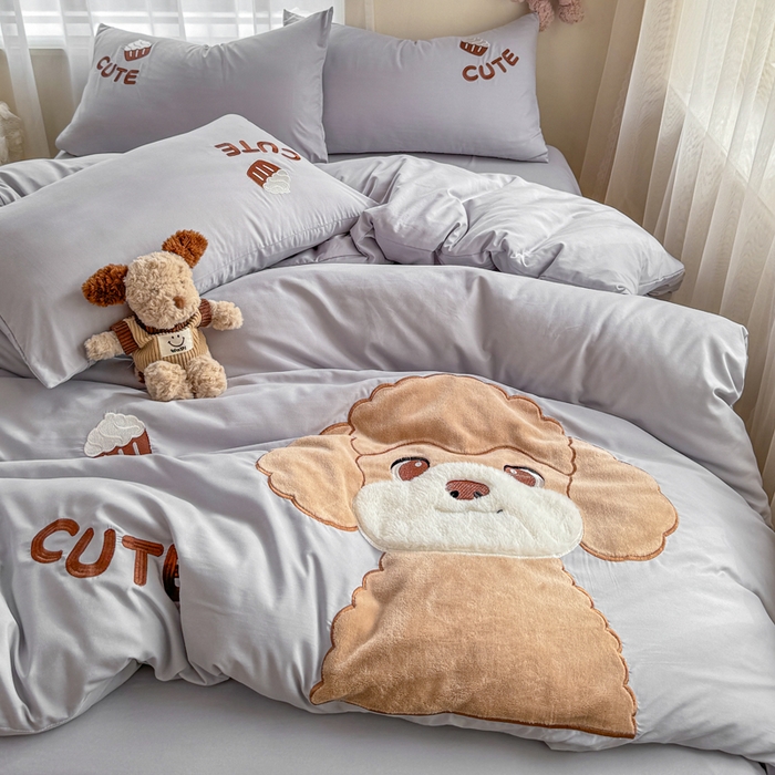 91家纺网 家纺一手货源 找家纺 橘子家 2026新款卡通绣花四件套 泰迪狗