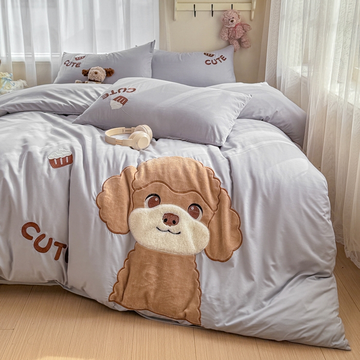 91家纺网 家纺一手货源 找家纺 橘子家 2026新款卡通绣花四件套 泰迪狗