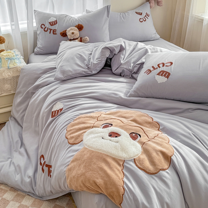 91家纺网 家纺一手货源 找家纺 橘子家 2026新款卡通绣花四件套 泰迪狗