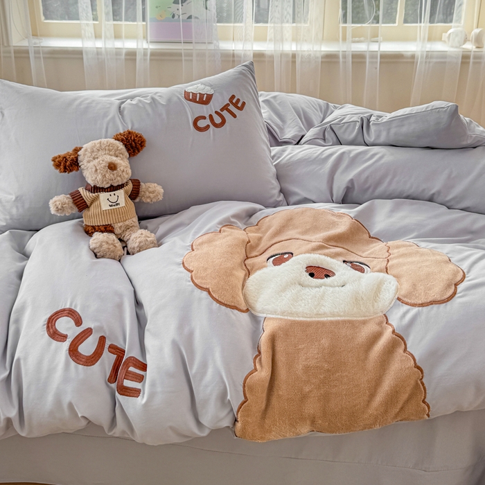 91家纺网 家纺一手货源 找家纺 橘子家 2026新款卡通绣花四件套 泰迪狗