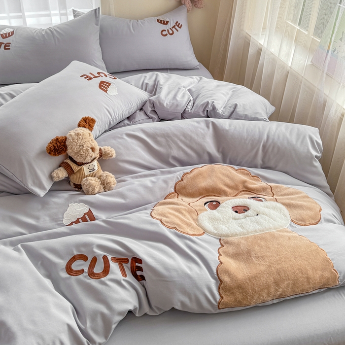 91家纺网 家纺一手货源 找家纺 橘子家 2026新款卡通绣花四件套 泰迪狗