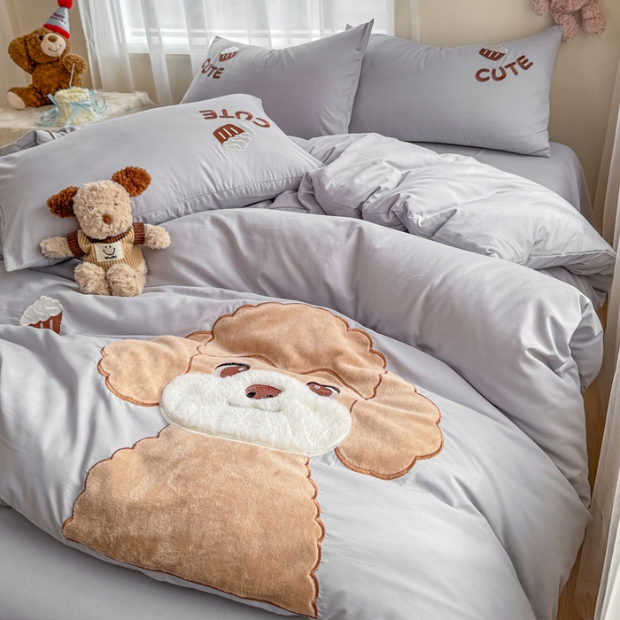 91家纺网 家纺一手货源 找家纺 橘子家 2026新款卡通绣花四件套 泰迪狗