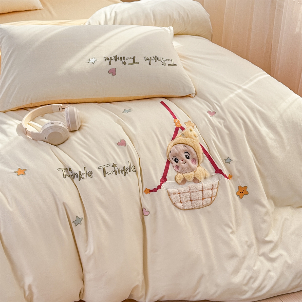 91家纺网 家纺一手货源 找家纺 橘子家 2026新款卡通绣花四件套 星星人