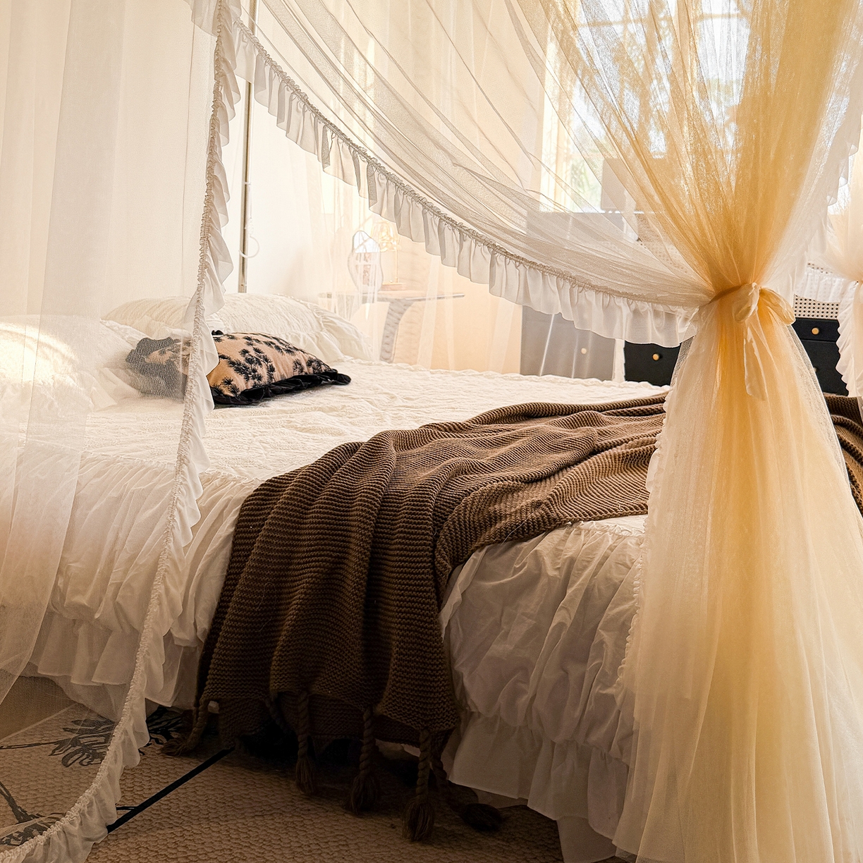 91家纺网 家纺一手货源 找家纺 都市缘蚊帐 2026新款900绣花轨道支架宫廷蚊帐1.5m 1.8m 900四叶草-米黄