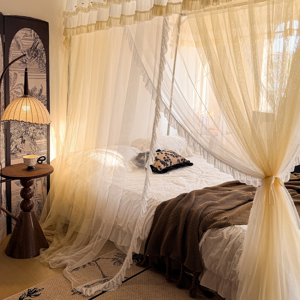 91家纺网 家纺一手货源 找家纺 都市缘蚊帐 2026新款900绣花轨道支架宫廷蚊帐1.5m 1.8m 900四叶草-米黄