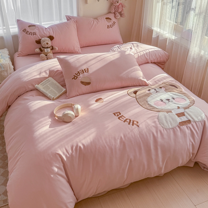 91家纺网 家纺一手货源 找家纺 橘子家 2026新款卡通绣花四件套 熊仔