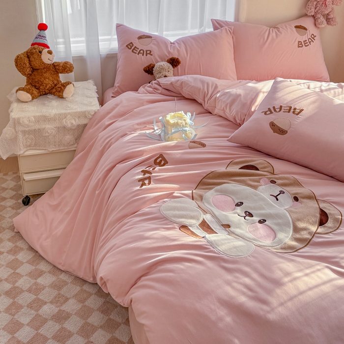 91家纺网 家纺一手货源 找家纺 橘子家 2026新款卡通绣花四件套 熊仔