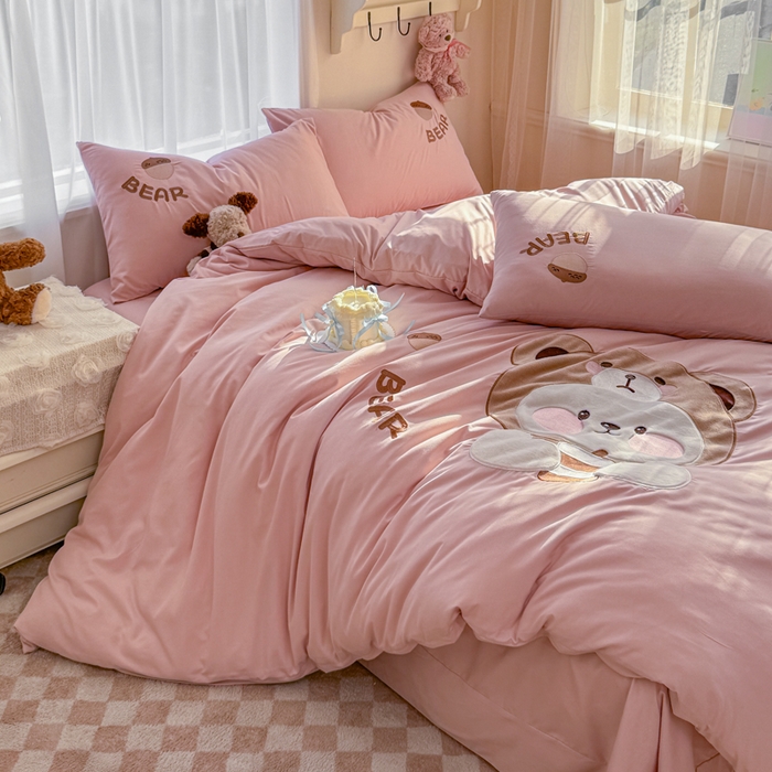 91家纺网 家纺一手货源 找家纺 橘子家 2026新款卡通绣花四件套 熊仔