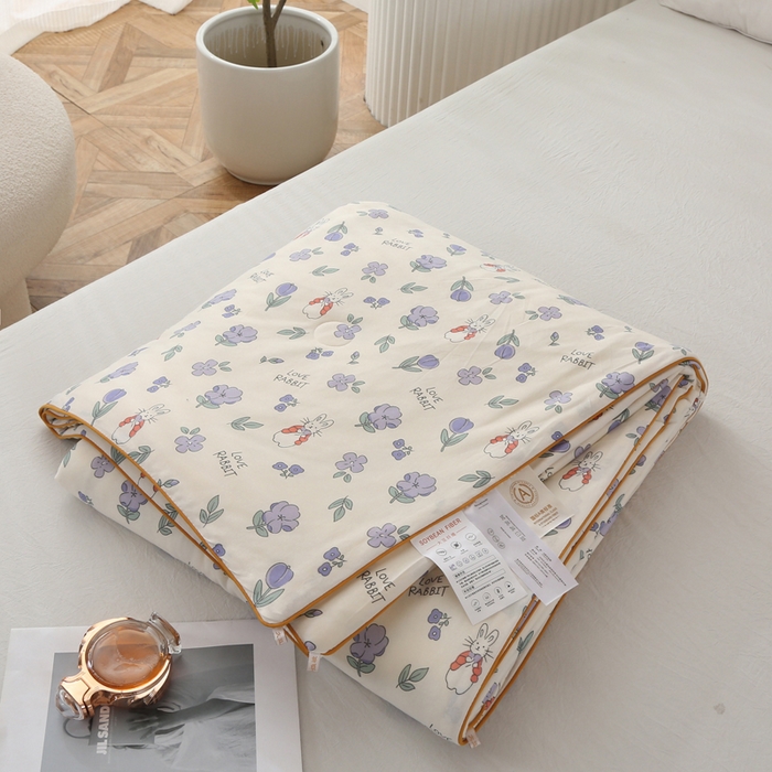 91家纺网 家纺一手货源 找家纺 薇玛仕 2026新款A类牛奶丝针织棉印花大豆夏凉被空调被儿童被 花间兔