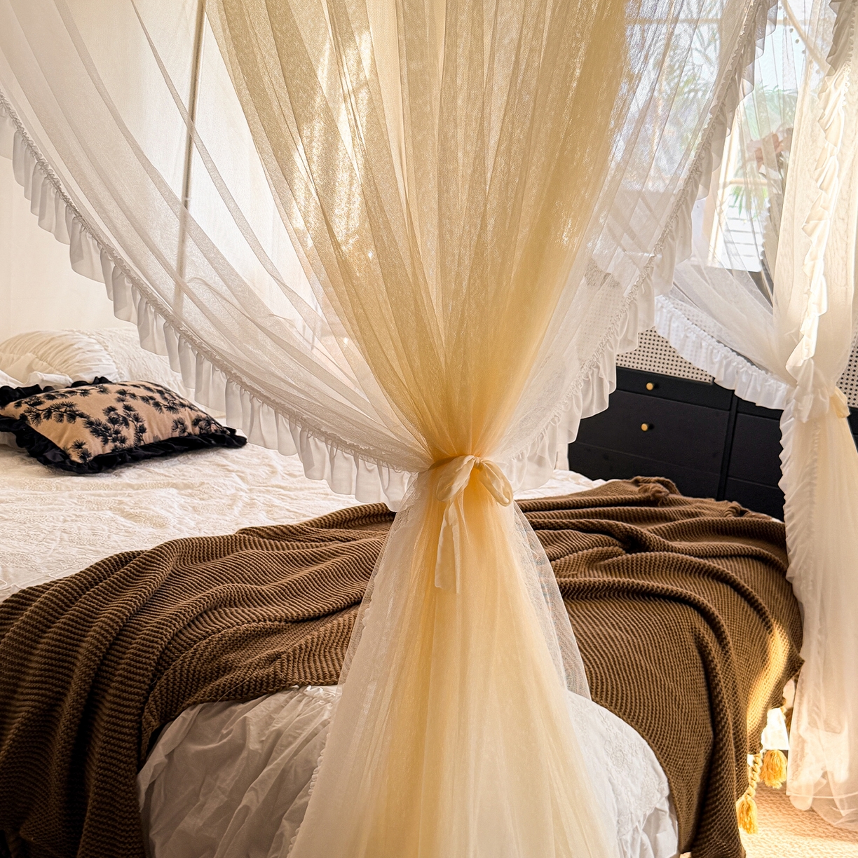 91家纺网 家纺一手货源 找家纺 都市缘蚊帐 2026新款900绣花轨道支架宫廷蚊帐1.5m 1.8m 900四叶草-米黄