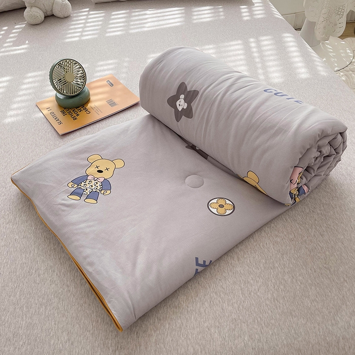 91家纺网 家纺一手货源 找家纺 薇玛仕 2026新款A类牛奶丝针织棉印花大豆夏凉被空调被儿童被 绅士熊