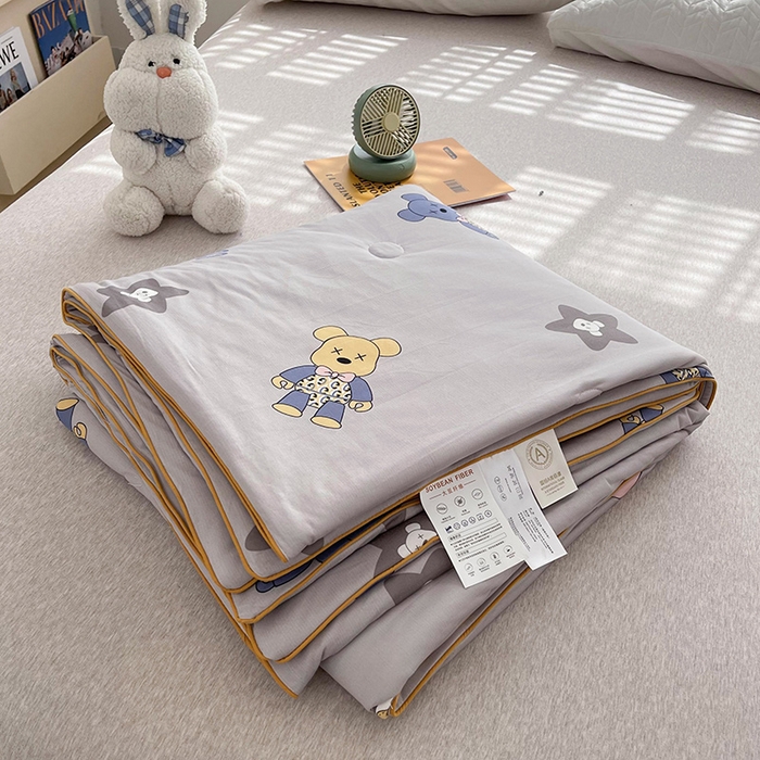 91家纺网 家纺一手货源 找家纺 薇玛仕 2026新款A类牛奶丝针织棉印花大豆夏凉被空调被儿童被 绅士熊