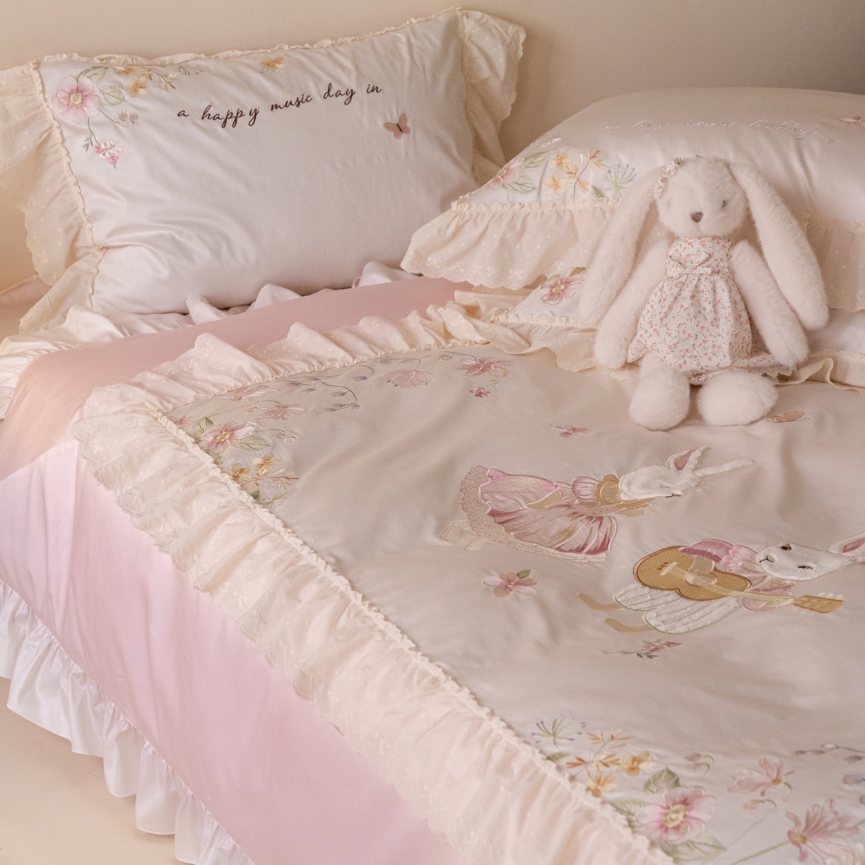 91家纺网 家纺一手货源 找家纺 （总）西西家居 2026春夏新款100S长绒棉纯棉数码印花绣花四件套-月兔小夜曲