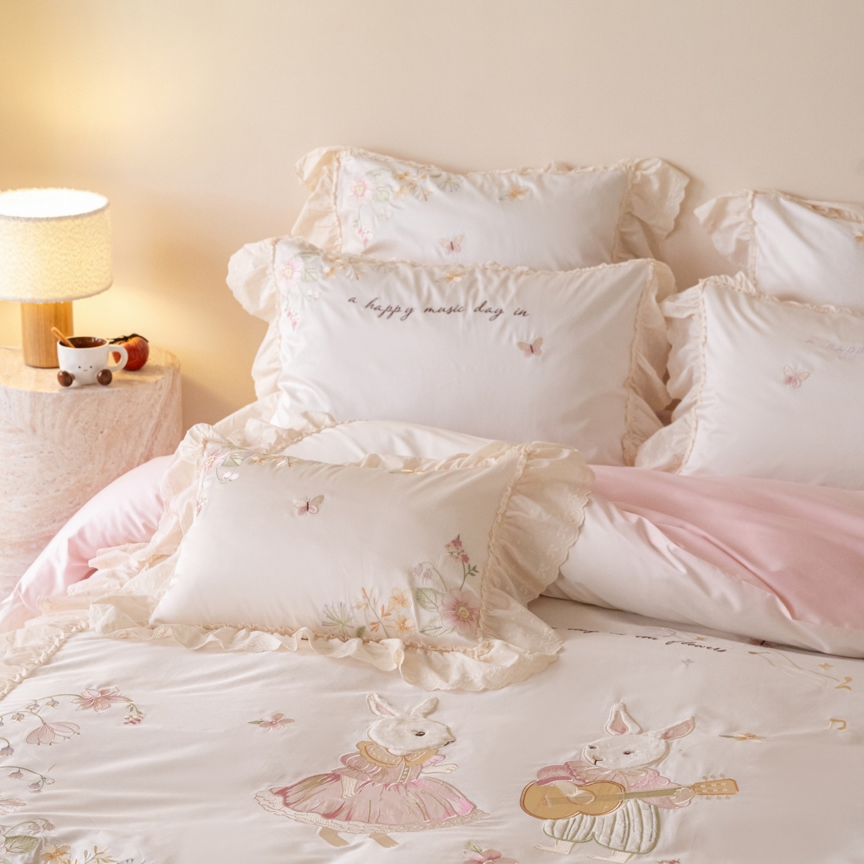 91家纺网 家纺一手货源 找家纺 （总）西西家居 2026春夏新款100S长绒棉纯棉数码印花绣花四件套-月兔小夜曲