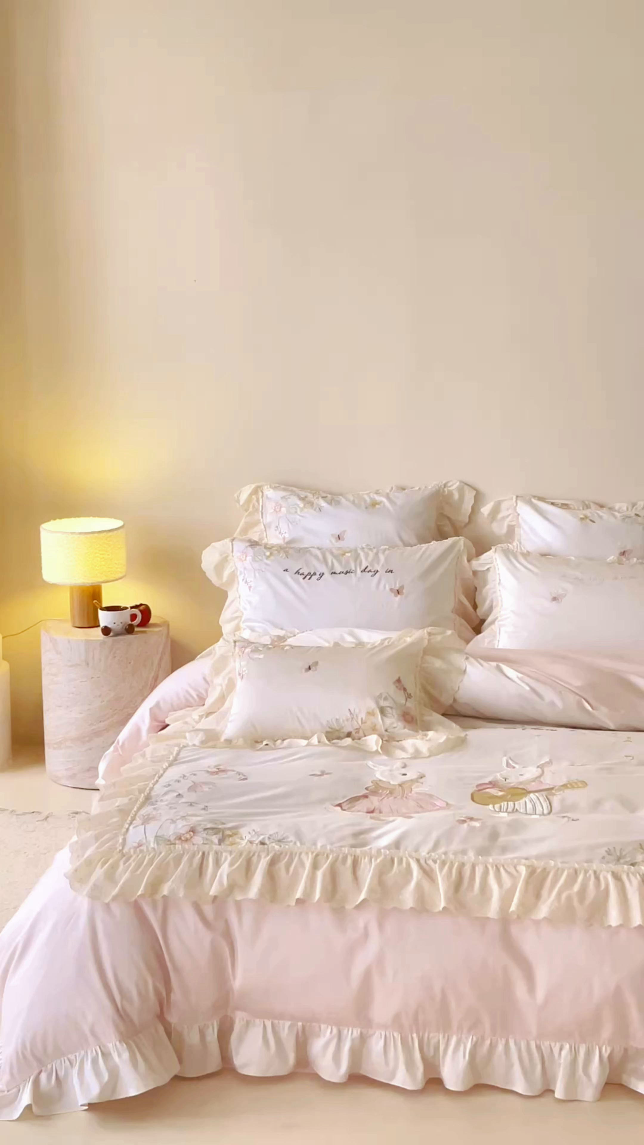 91家纺网 家纺一手货源 找家纺 （总）西西家居 2026春夏新款100S长绒棉纯棉数码印花绣花四件套-月兔小夜曲