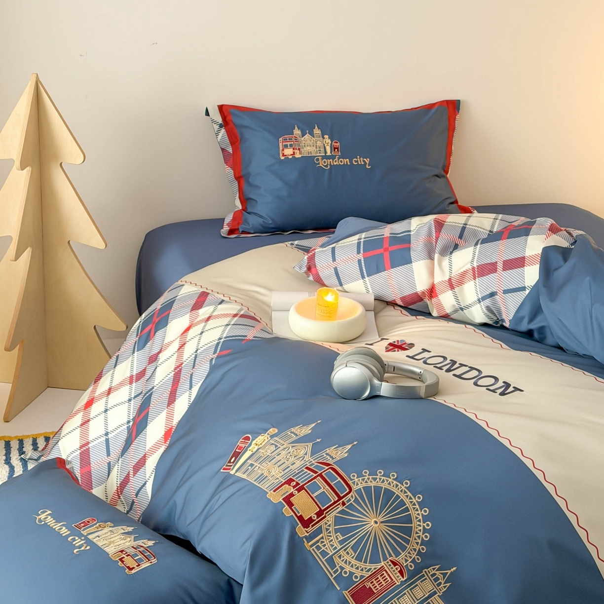 91家纺网 家纺一手货源 找家纺 （总）西西家居 2026春夏新款100S长绒棉纯棉数码印花绣花四件套-英伦蓝调