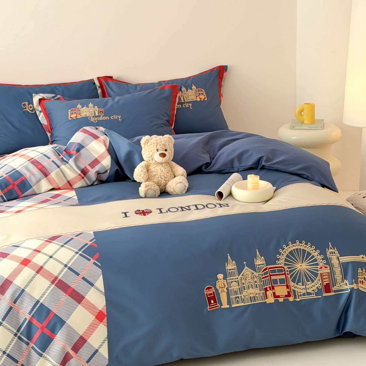 91家纺网 家纺一手货源 找家纺 （总）西西家居 2026春夏新款100S长绒棉纯棉数码印花绣花四件套-英伦蓝调