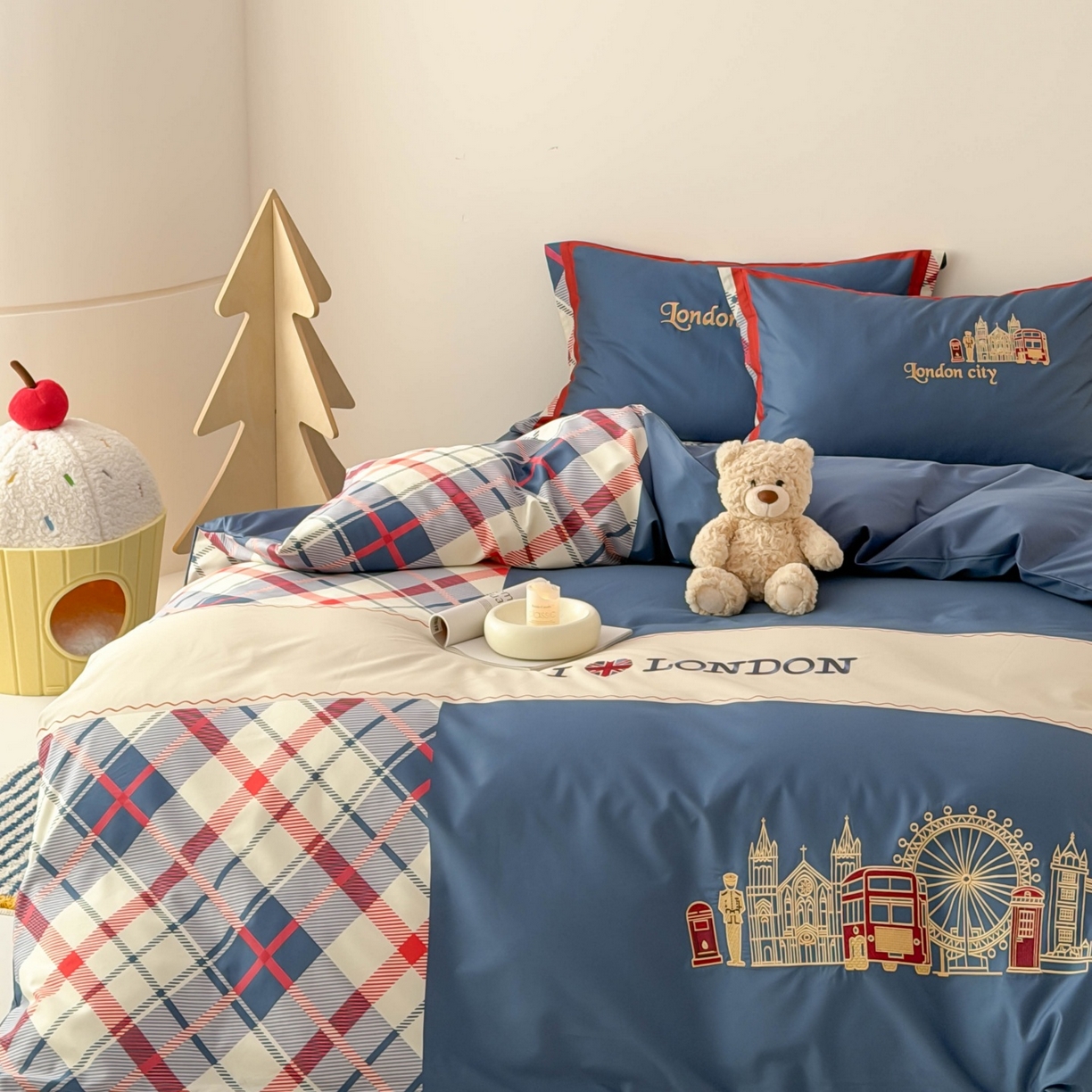 91家纺网 家纺一手货源 找家纺 （总）西西家居 2026春夏新款100S长绒棉纯棉数码印花绣花四件套-英伦蓝调