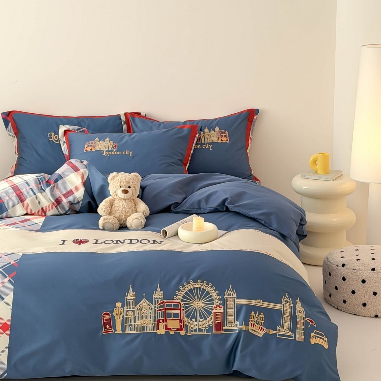 91家纺网 家纺一手货源 找家纺 （总）西西家居 2026春夏新款100S长绒棉纯棉数码印花绣花四件套-英伦蓝调