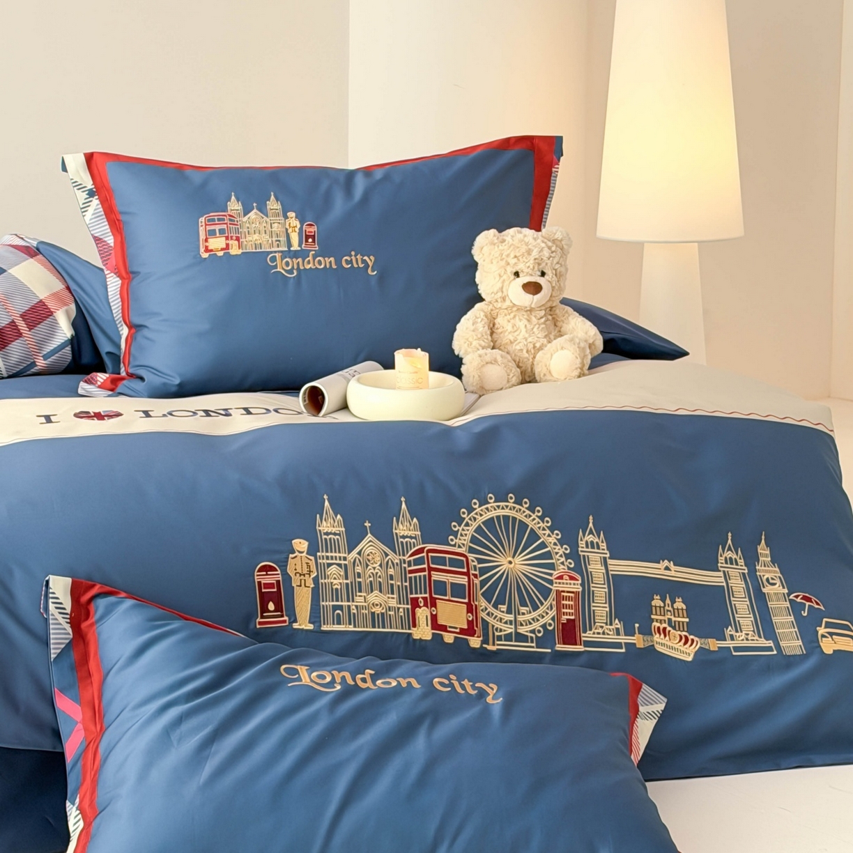 91家纺网 家纺一手货源 找家纺 （总）西西家居 2026春夏新款100S长绒棉纯棉数码印花绣花四件套-英伦蓝调