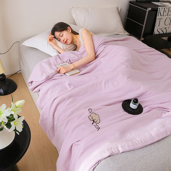 91家纺网 家纺一手货源 找家纺 薇玛仕 2026A类全棉双层皱皱纱立体烫画纯色款大豆夏凉被空调被 绉绉-浅紫