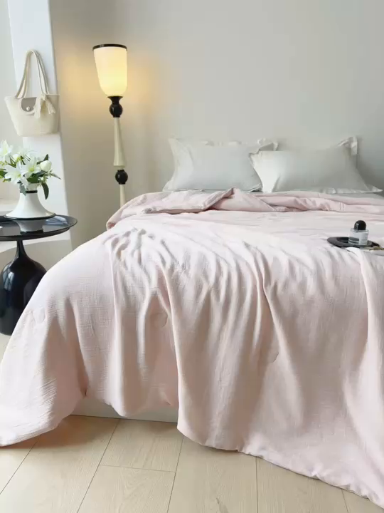 91家纺网 家纺一手货源 找家纺 薇玛仕 2026A类全棉双层皱皱纱立体烫画纯色款大豆夏凉被空调被 绉绉-嫩粉