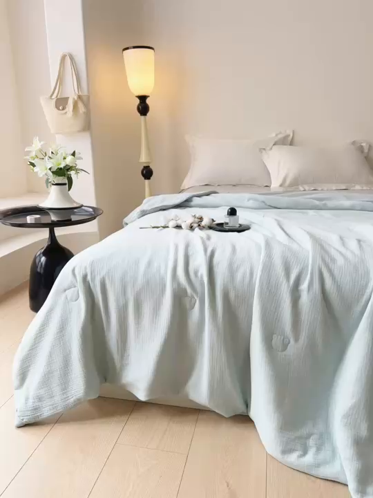 91家纺网 家纺一手货源 找家纺 薇玛仕 2026A类全棉双层皱皱纱立体烫画纯色款大豆夏凉被空调被 绉绉-天蓝