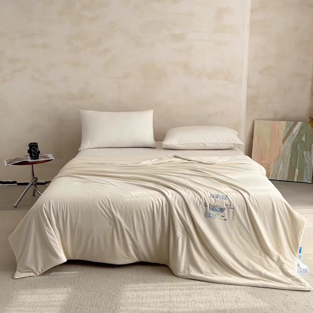 91家纺网 家纺一手货源 找家纺 亿莱鑫 2026春夏新款纯色高克重仿锦氨凉感夏被夏凉被空调被-扬帆起航 扬帆起航-米色