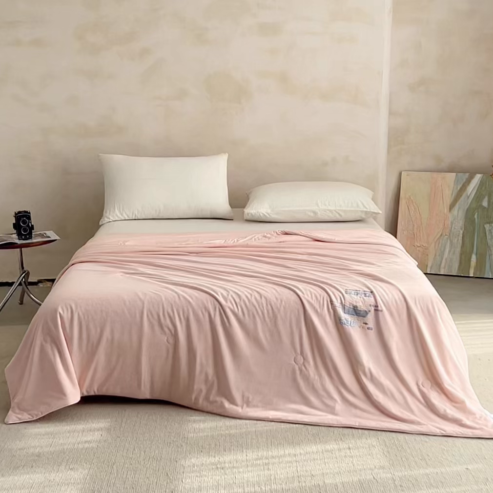 91家纺网 家纺一手货源 找家纺 亿莱鑫 2026春夏新款纯色高克重仿锦氨凉感夏被夏凉被空调被-扬帆起航 扬帆起航-粉