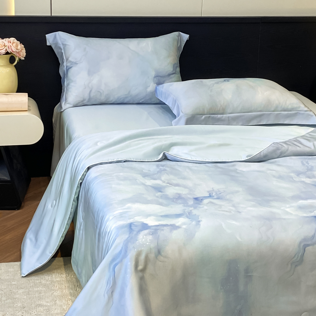 91家纺网 家纺一手货源 找家纺 新方向 2026新款数码印花天丝棉夏被四件套-如愿（控价 标准368元 加大388元） 如愿-微光蓝