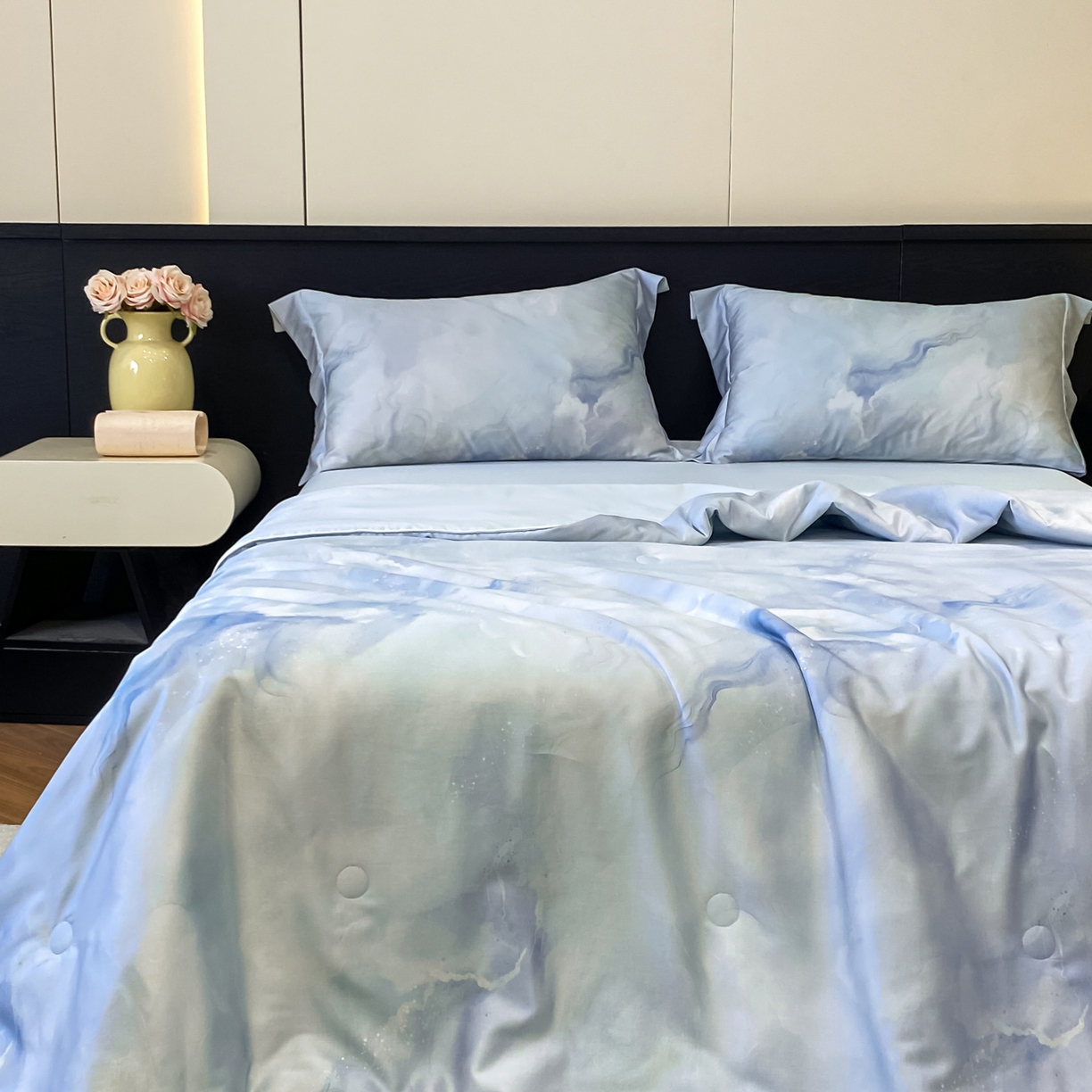 91家纺网 家纺一手货源 找家纺 新方向 2026新款数码印花天丝棉夏被四件套-如愿（控价 标准368元 加大388元） 如愿-微光蓝