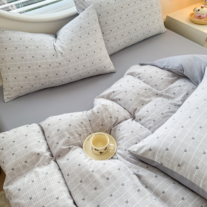 91家纺网 家纺一手货源 找家纺 爱多多家居 2026新款双层纱针织棉印花单被套 爱心灰