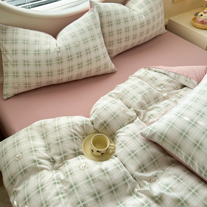 91家纺网 家纺一手货源 找家纺 爱多多家居 2026新款双层纱针织棉印花单被套 格子熊