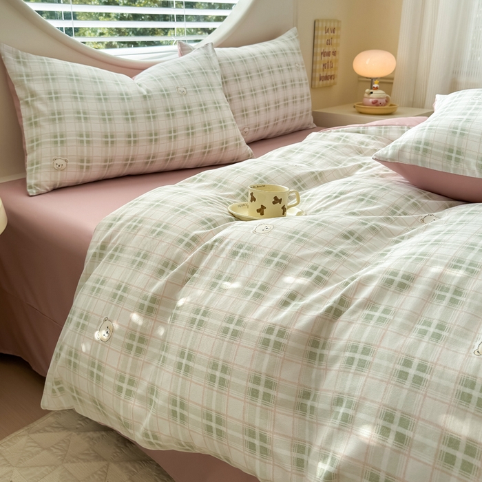 91家纺网 家纺一手货源 找家纺 爱多多家居 2026新款双层纱针织棉印花单被套 格子熊