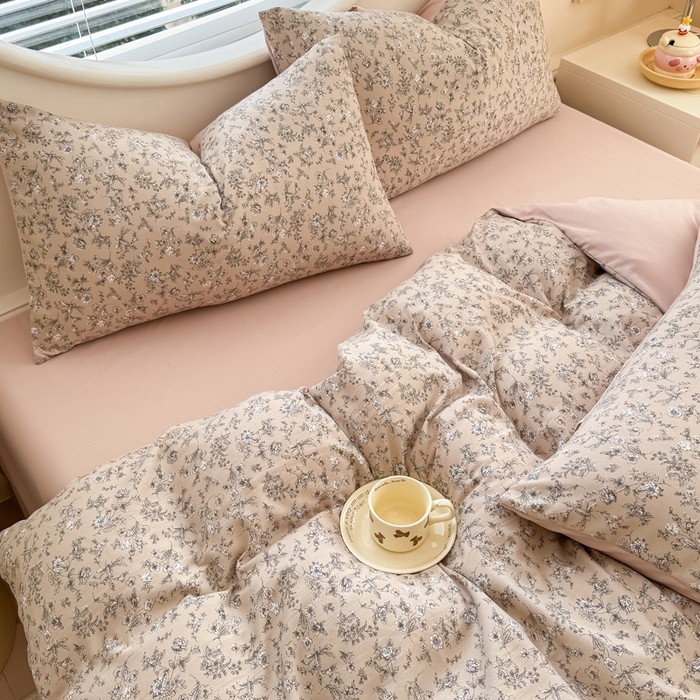 91家纺网 家纺一手货源 找家纺 爱多多家居 2026新款双层纱针织棉印花单被套 花丛咖