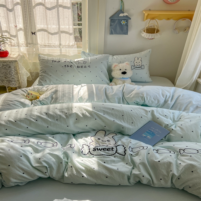 91家纺网 家纺一手货源 找家纺 （总）金盛皇朝家纺 2026新款仿棉木棉水洗棉绣花ins小清新床裙床单款四件套-糖果兔系列