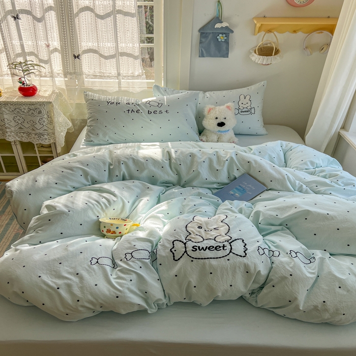 91家纺网 家纺一手货源 找家纺 （总）金盛皇朝家纺 2026新款仿棉木棉水洗棉绣花ins小清新床裙床单款四件套-糖果兔系列