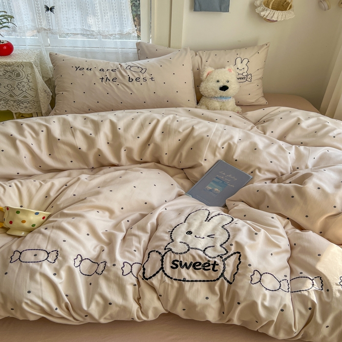 91家纺网 家纺一手货源 找家纺 （总）金盛皇朝家纺 2026新款仿棉木棉水洗棉绣花ins小清新床裙床单款四件套-糖果兔系列