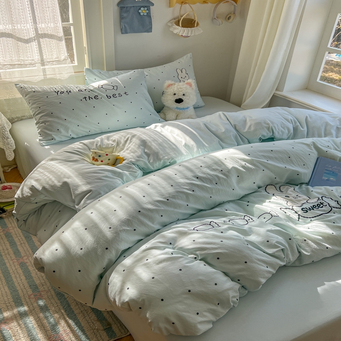 91家纺网 家纺一手货源 找家纺 （总）金盛皇朝家纺 2026新款仿棉木棉水洗棉绣花ins小清新床裙床单款四件套-糖果兔系列