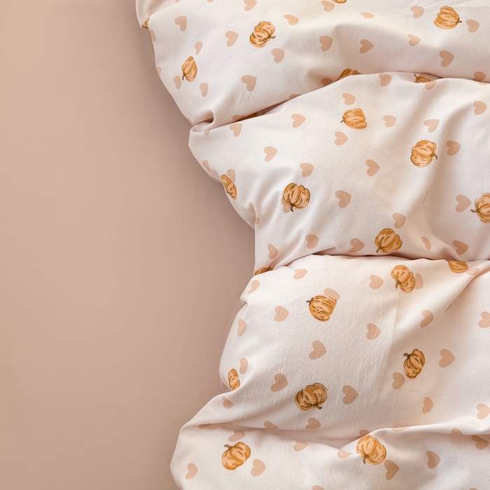 91家纺网 家纺一手货源 找家纺 爱多多家居 2026新款双层纱针织棉印花单被套 南瓜派