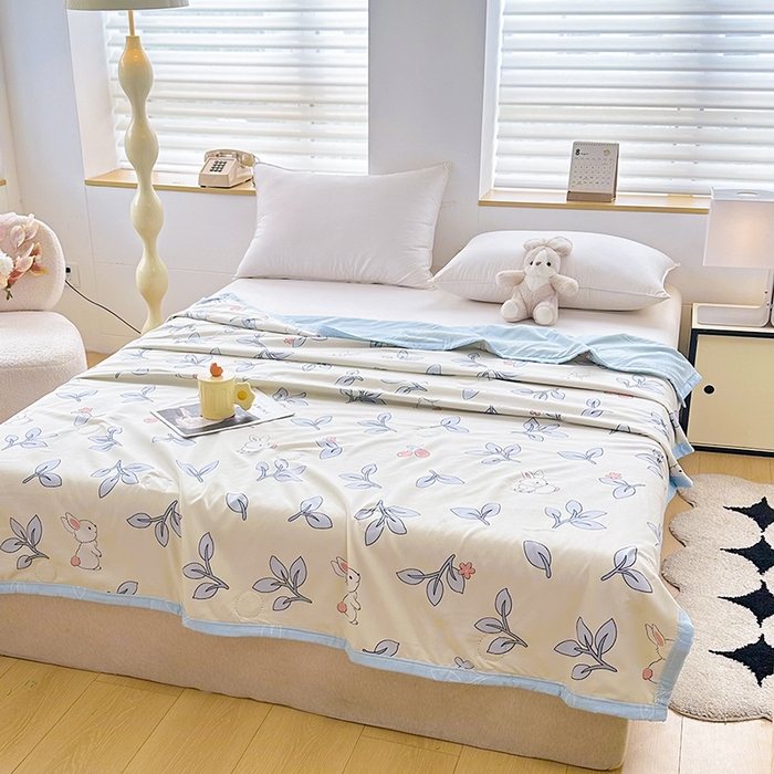 91家纺网 家纺一手货源 找家纺 友承家纺 2026年新款超声波压花双人卡通夏凉被亲肤磨毛空调被学生宿舍单人被床上用品礼品被 花园小兔