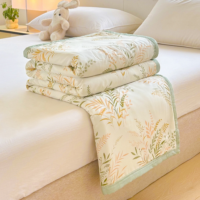 91家纺网 家纺一手货源 找家纺 友承家纺 2026年新款超声波压花双人卡通夏凉被亲肤磨毛空调被学生宿舍单人被床上用品礼品被 芳草