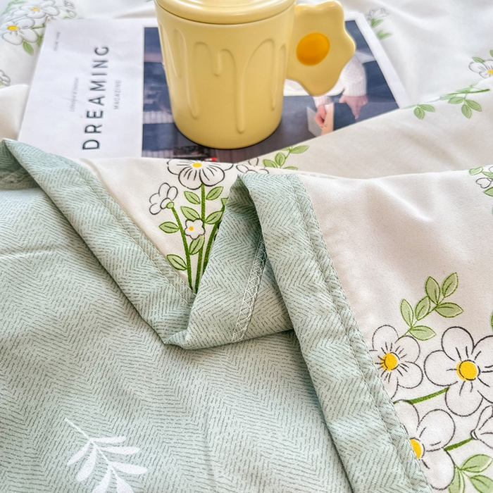 91家纺网 家纺一手货源 找家纺 友承家纺 2026年新款超声波压花双人卡通夏凉被亲肤磨毛空调被学生宿舍单人被床上用品礼品被 芳草