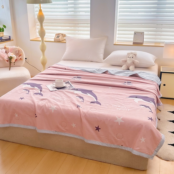 91家纺网 家纺一手货源 找家纺 友承家纺 2026年新款超声波压花双人卡通夏凉被亲肤磨毛空调被学生宿舍单人被床上用品礼品被 海豚湾