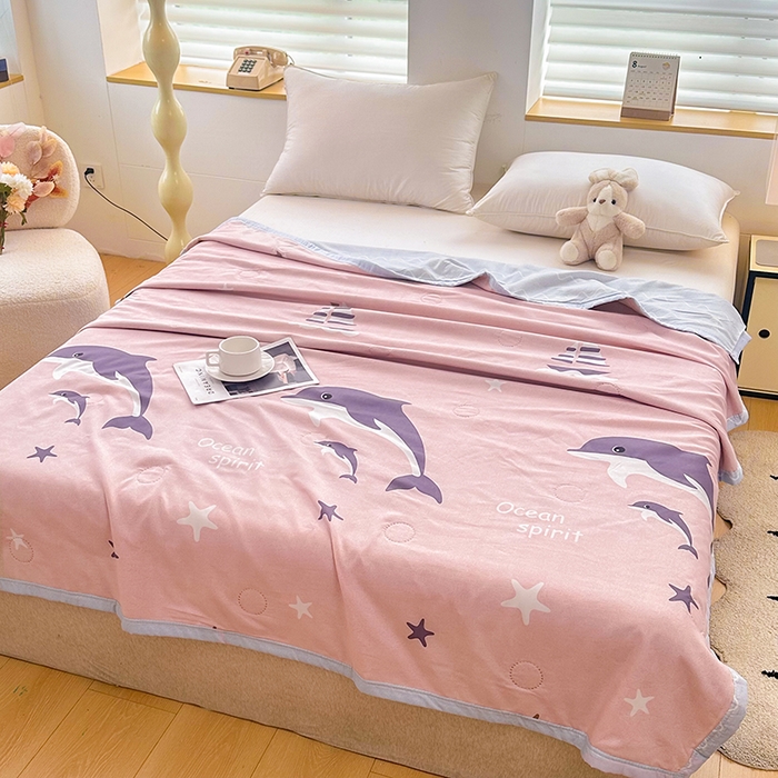 91家纺网 家纺一手货源 找家纺 友承家纺 2026年新款超声波压花双人卡通夏凉被亲肤磨毛空调被学生宿舍单人被床上用品礼品被 海豚湾